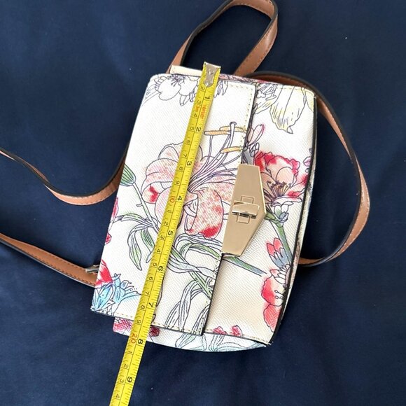 Floral Print Crossbody Bag With Adjustable Strap & Gold-Tone Clasp By APT9 - Picture 7 of 7